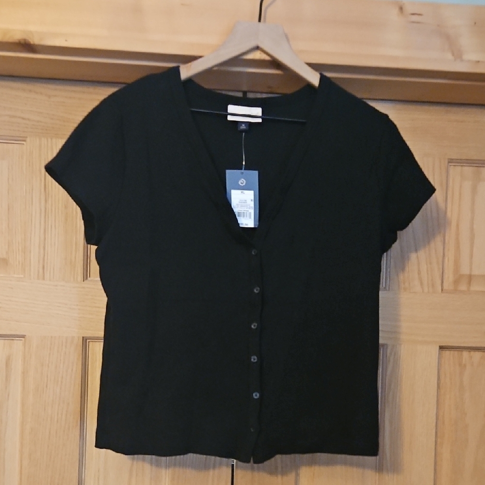 Universal Thread Black Button-Down Women's Shirt